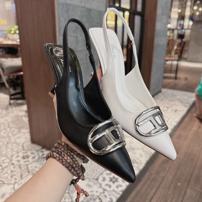 Gót D Siêu hot cập bến