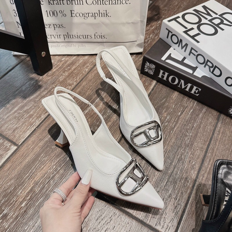 Gót D Siêu hot cập bến