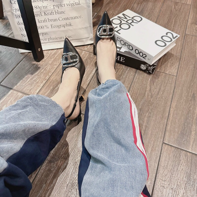 Gót D Siêu hot cập bến