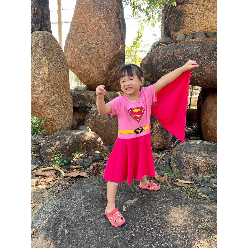 Váy SIÊU NHÂN hồng cho bé gái - đầm trẻ em kèm tà bay