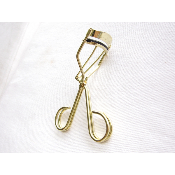 Kẹp bấm mi TFS Premium Eyelash Curler vàng kèm lõi thay TCN