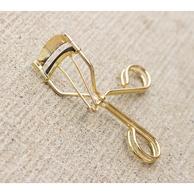 Kẹp bấm mi TFS Premium Eyelash Curler vàng kèm lõi thay TCN