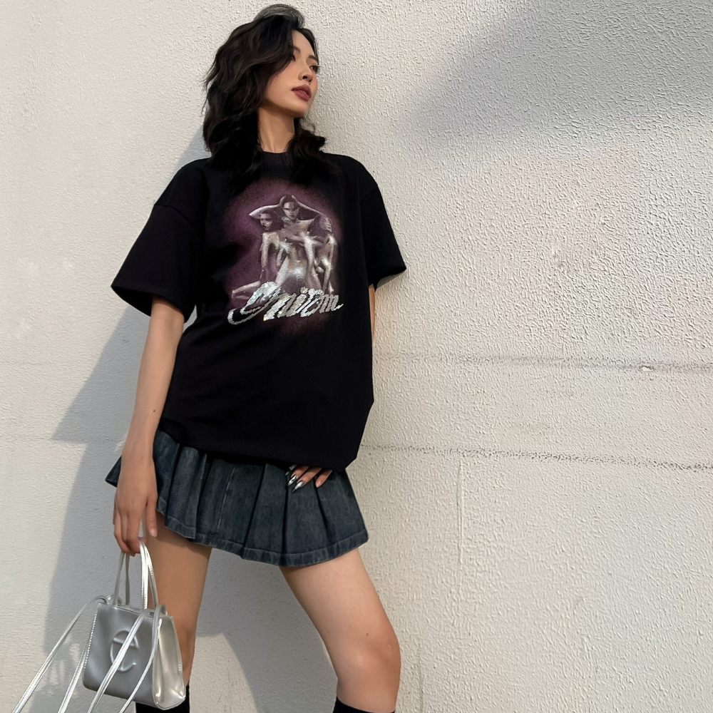 Áo thun nữ Shimmer Show T-Shirt màu đen đính hạt - Charm tee Onism
