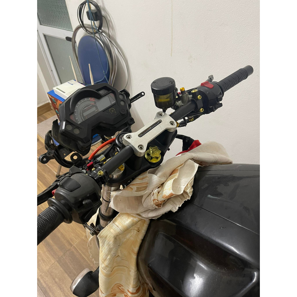 Ốp cùm ghi đông raiser cho FZ16, FZS