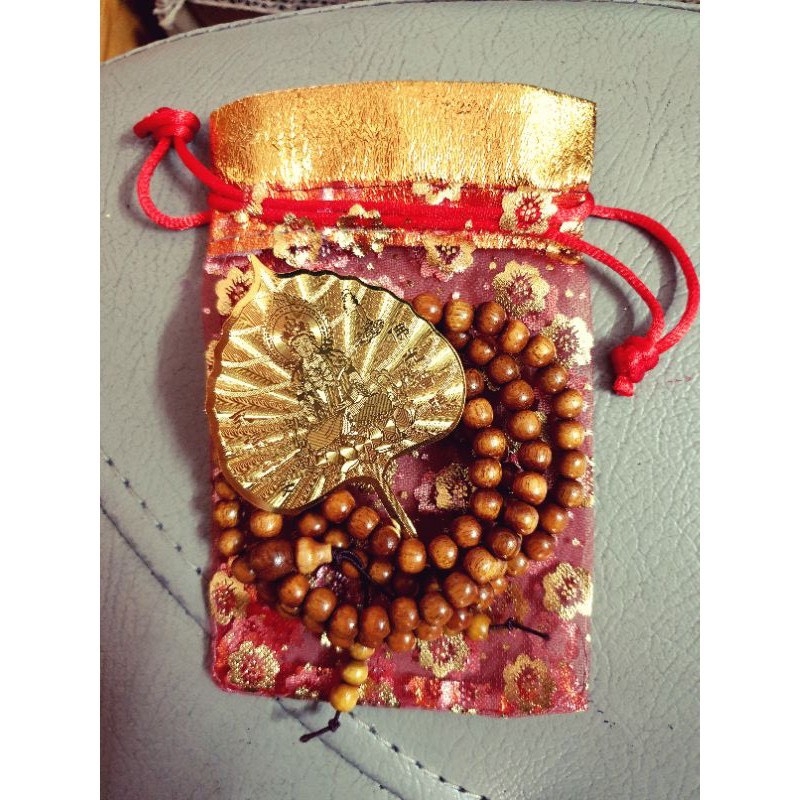 Bộ vòng trầm kèm lá bồ để may mắn