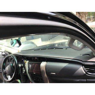 Fortuner, thảm taplo da carbon xe fortuner 2017-2023 hàng chuẩn theo xe, chống nắng chống chói hiệu quả