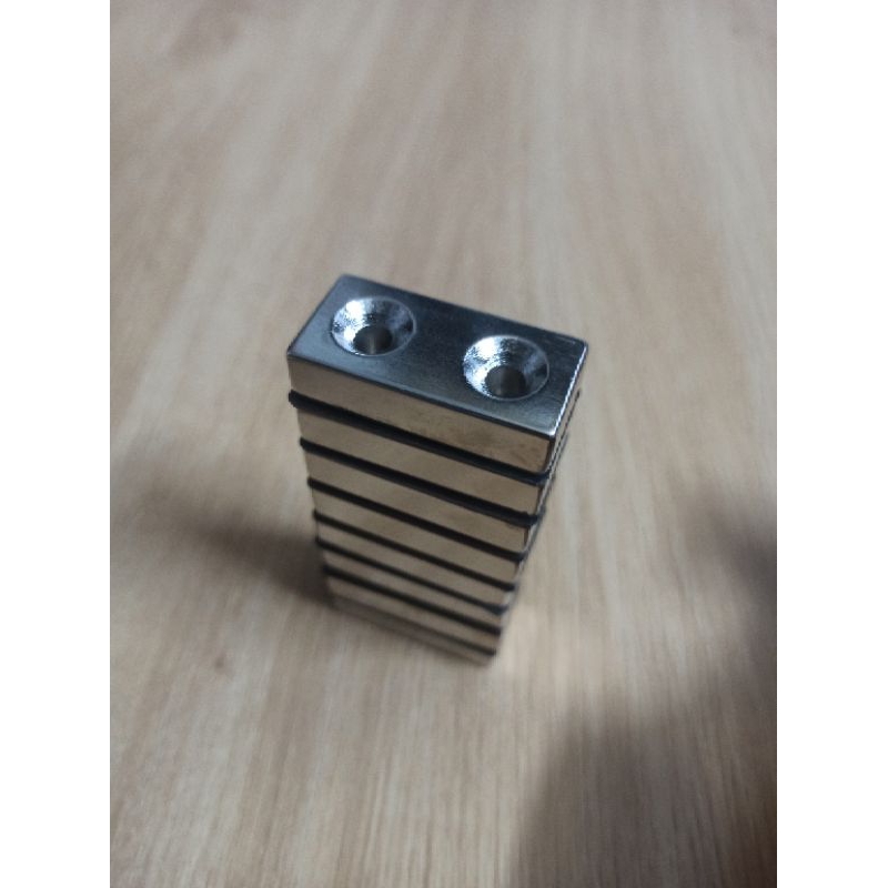 NAM CHÂM VIÊN 40X20X10MM CÓ LỖ VÁT M6