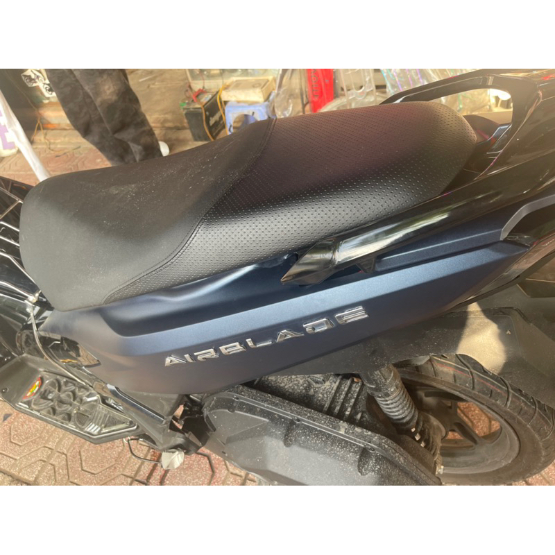 Decal ba lớp dán xe màu xanh tím than lì cao cấp dán bo cong thoại mái