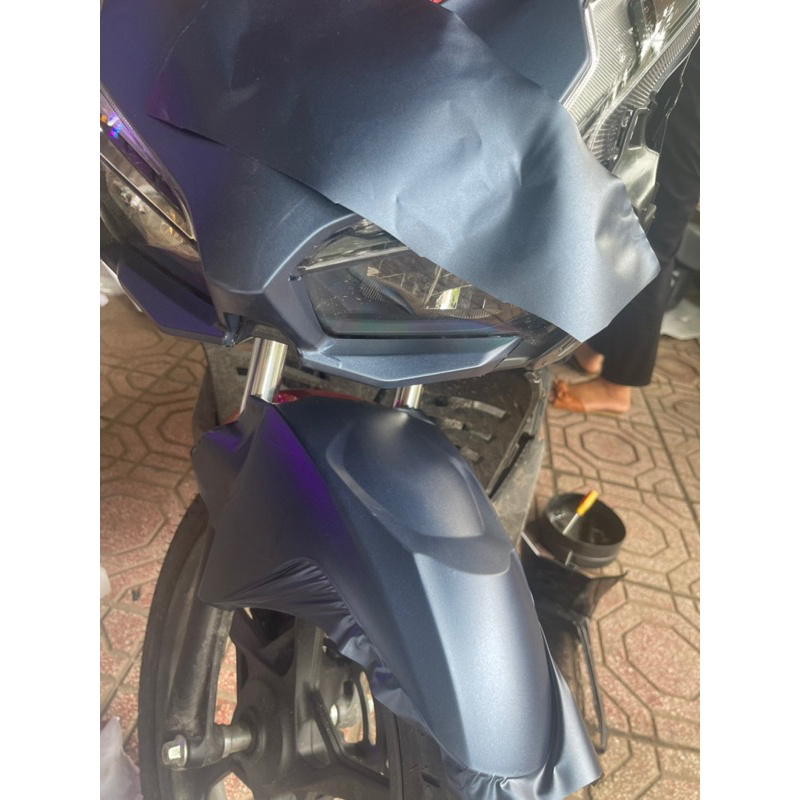 Decal ba lớp dán xe màu xanh tím than lì cao cấp dán bo cong thoại mái