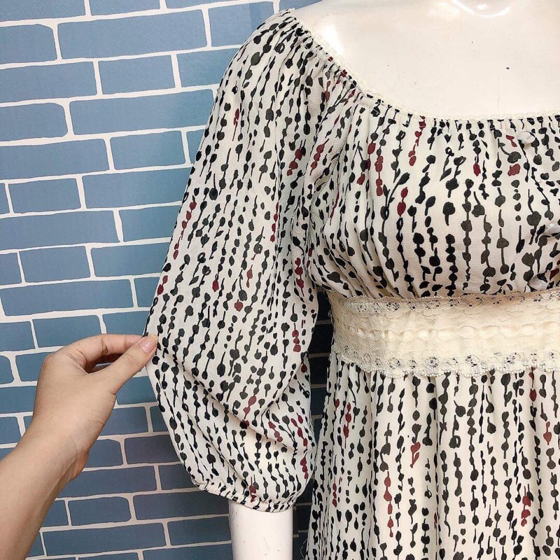 Đầm voan trắng sọc hoạ tiết kiểu