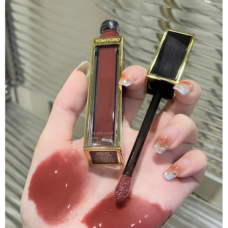 Son môi Tomford Gloss Luxe Lip màu 20 Phantôme 08 , son bóng nhưng mỏng nhẹ, màu lên môi cực chuẩn, nhiều dưỡng