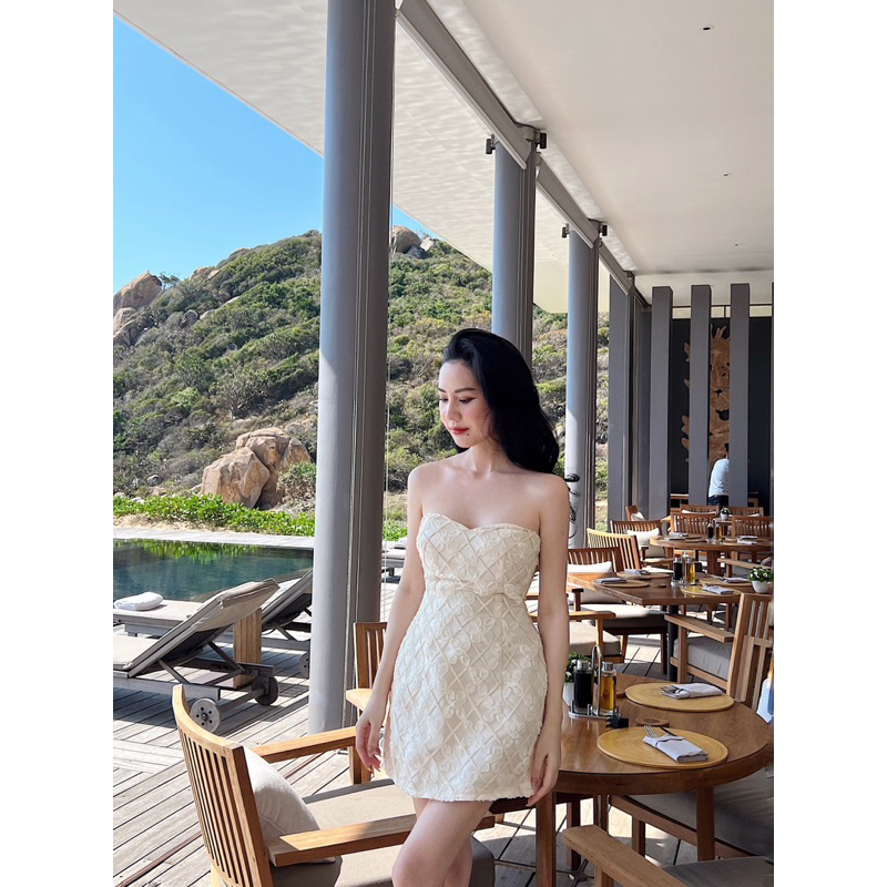 ĐẦM MINI CÚP NGỰC HOẠ TIẾT HOA NỔI SANG TRỌNG - LAVIE MINI DRESS