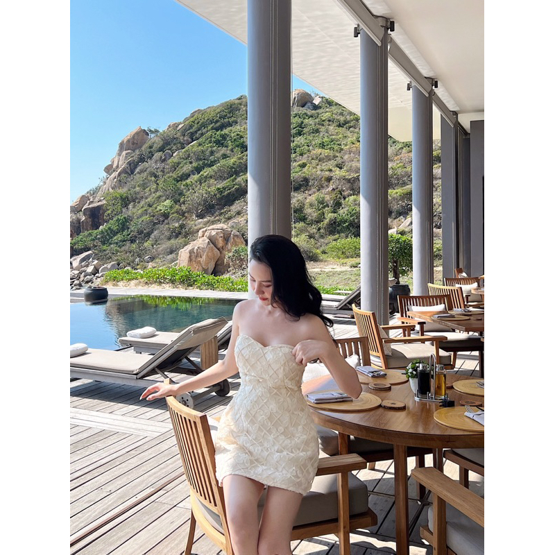 ĐẦM MINI CÚP NGỰC HOẠ TIẾT HOA NỔI SANG TRỌNG - LAVIE MINI DRESS