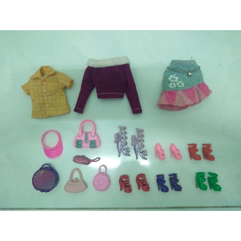 Set quần áo, phụ kiện cho búp bê Barbie used