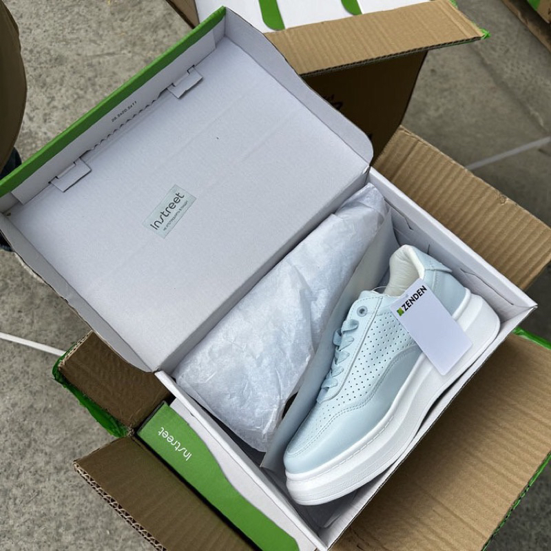 Giầy thể thao nữ, Instreet dư xịn