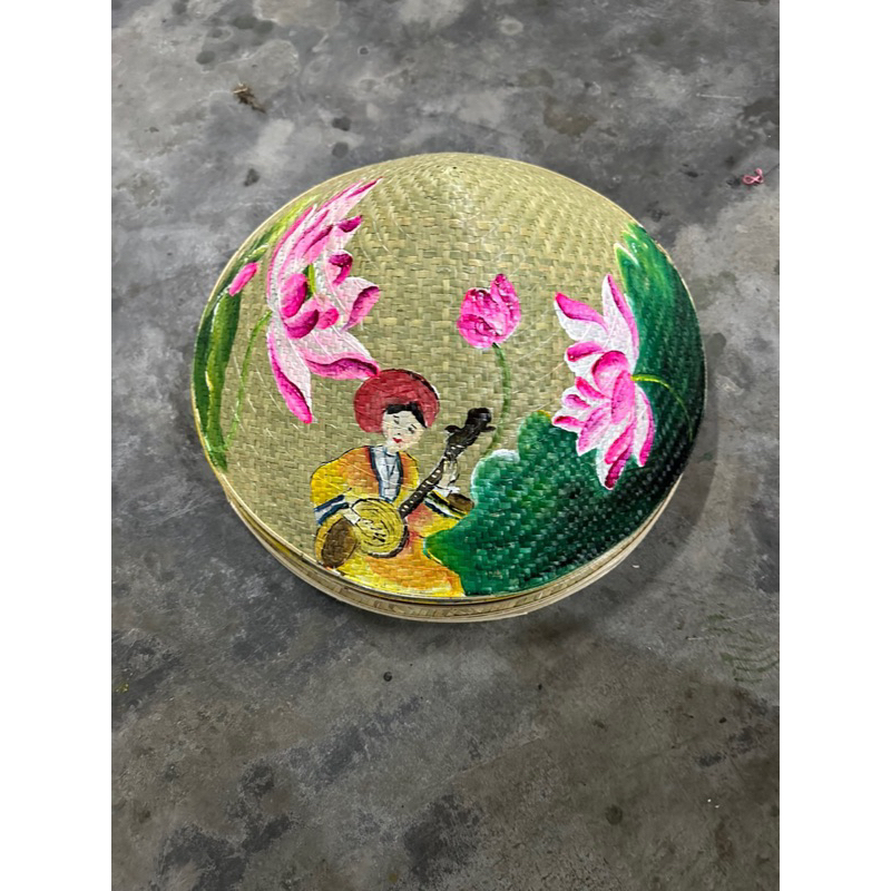Nón cỏ bàng vẽ hoa sen