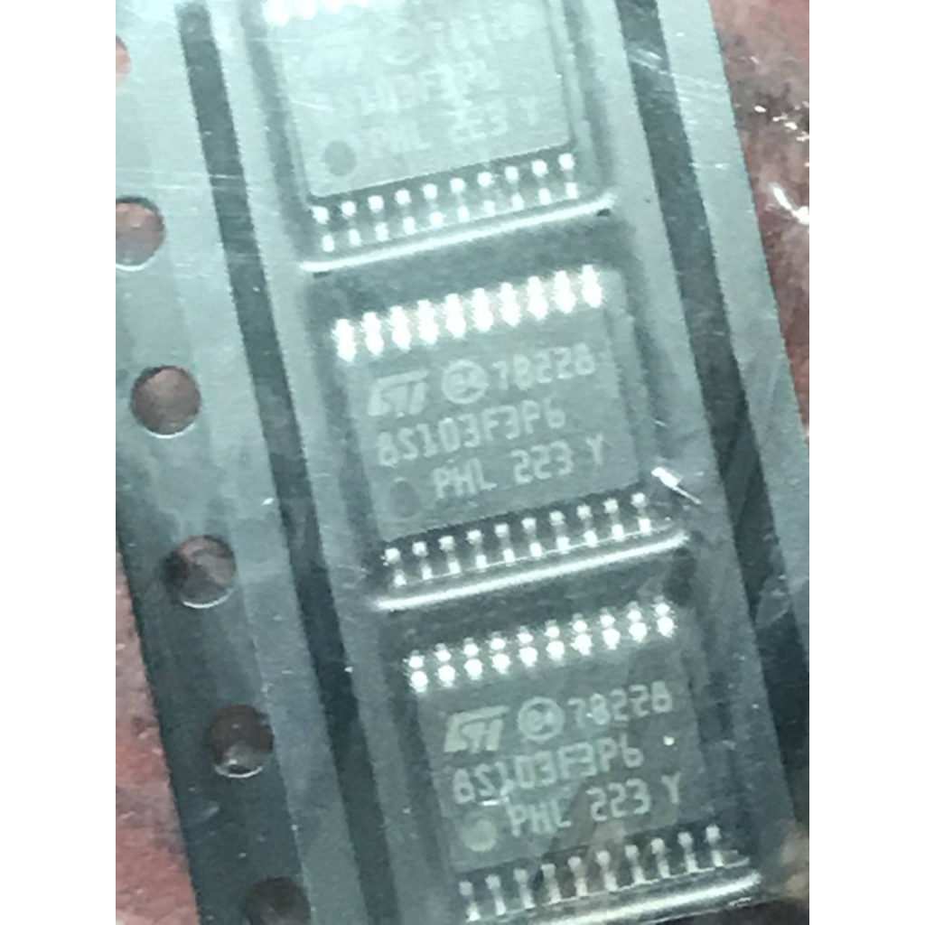 1 IC STM8S103, Vi điều khiển (SMD - Loại dán)
