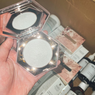 Phấn bắt sáng Highlight Fenty Diamond Bomb