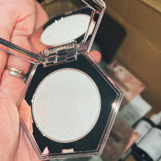 Phấn bắt sáng Highlight Fenty Diamond Bomb