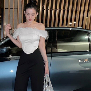 áo kiểu vạt nhọn phối đính lông vũ