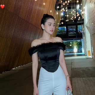 Áo kiểu vạt nhọn phối đính lông vũ