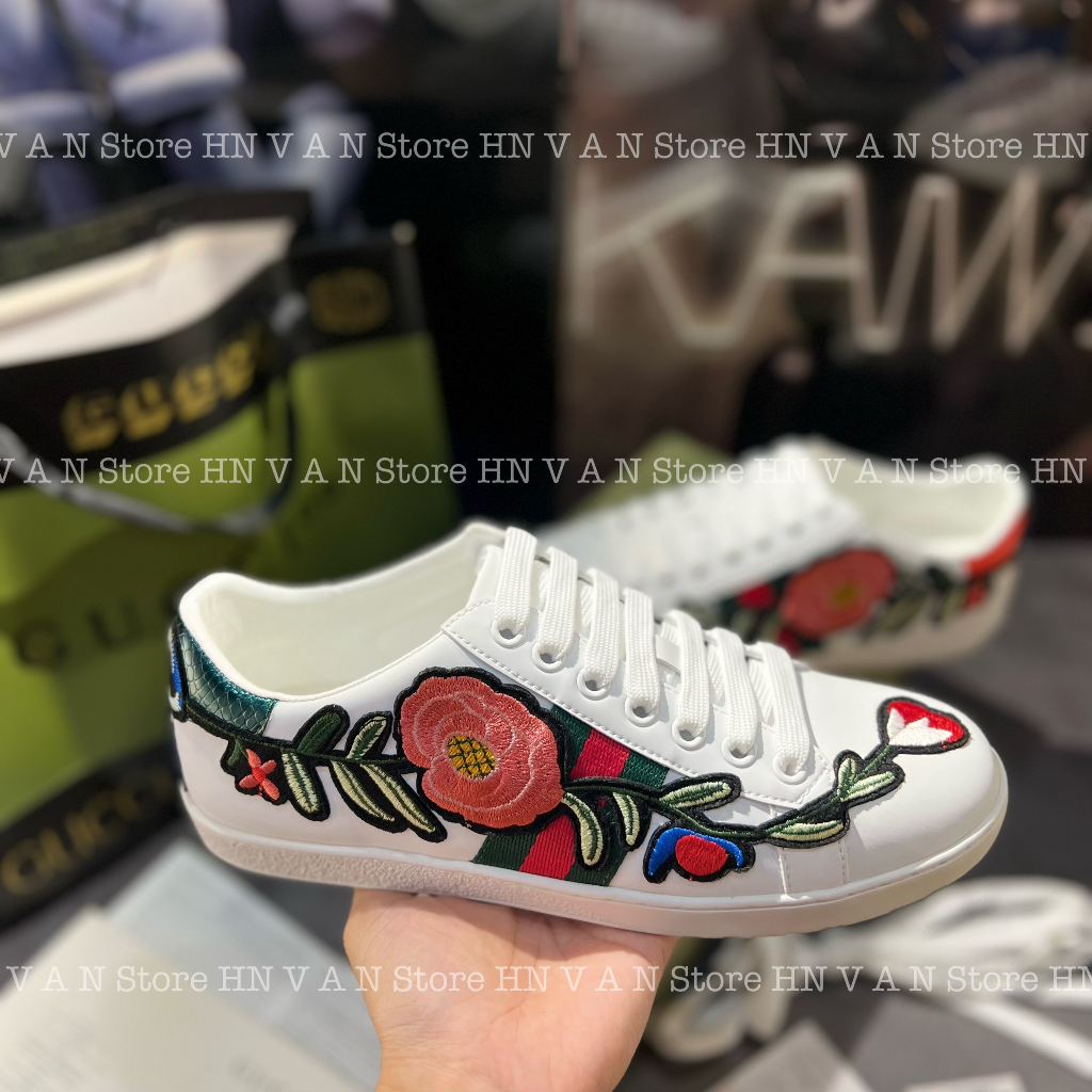 Giày Thể Thao GC ACE Họa Tiết Bông Hoa Thêu Gót Hình Bướm Gucci Hoa Hồng LA On Web Cao Cấp