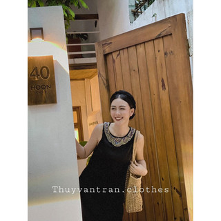 VÁY PHI LỤA ĐEN SUÔNG DÀI CỔ ĐÍNH ĐÁ
