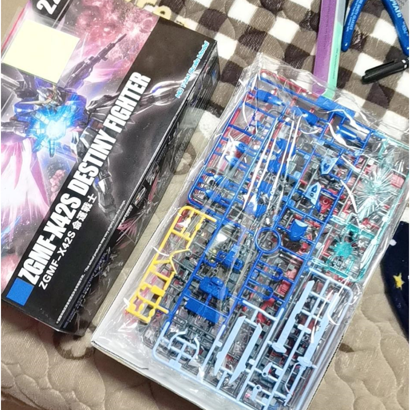 Gundam mô hình cưỡng bức miễn phí đỏ dị giáo