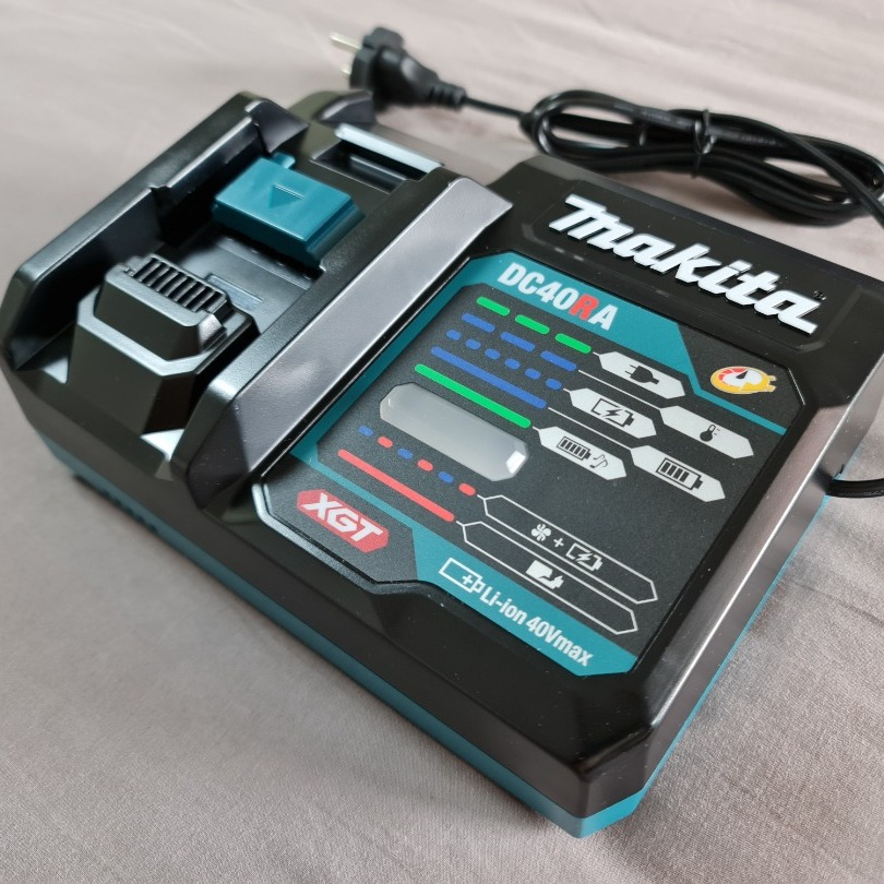 Sạc pin 40v Max Makita DC40RA 191E07-8