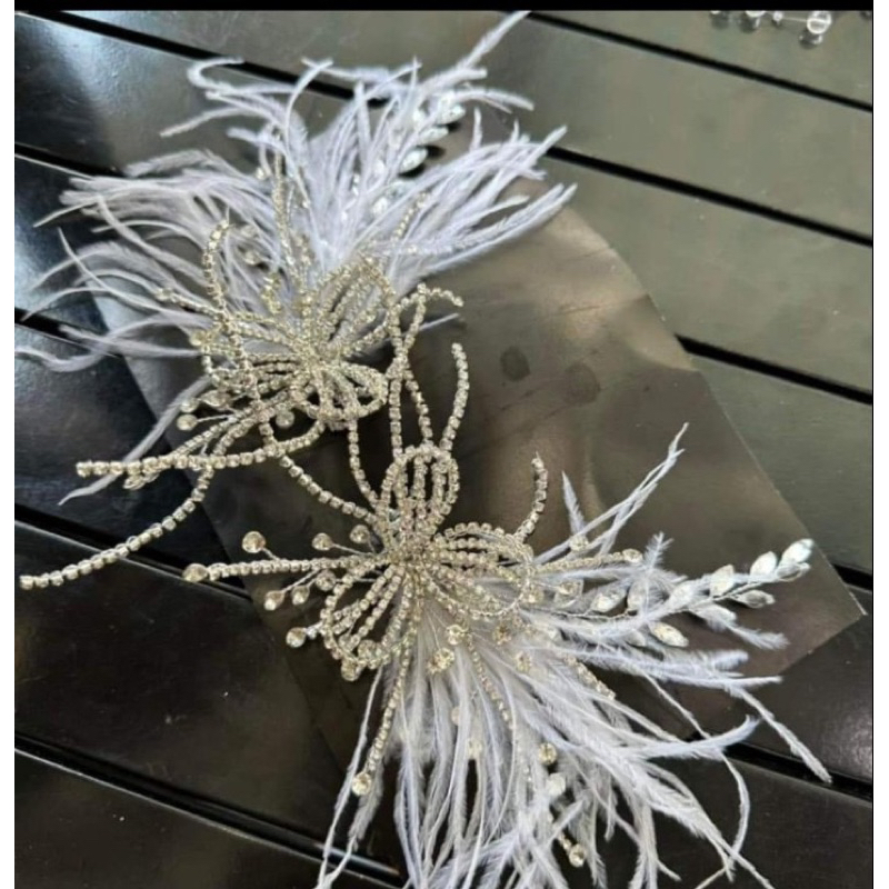 Các mẫu cài tóc cô dâu bán cả bộ