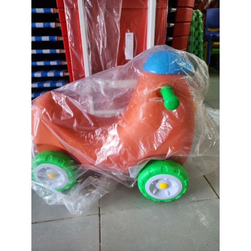 Xe chòi chân cho bé