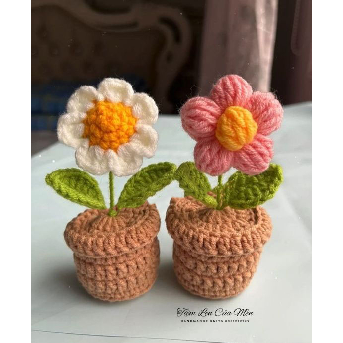 Chậu hoa len 5 cánh mini handmade trang trí bàn học, góc làm việc, quà tặng