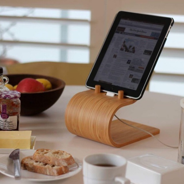 Giá đỡ Ipad gỗ uốn cong Plyconcept Ipad Stand Cook Pad