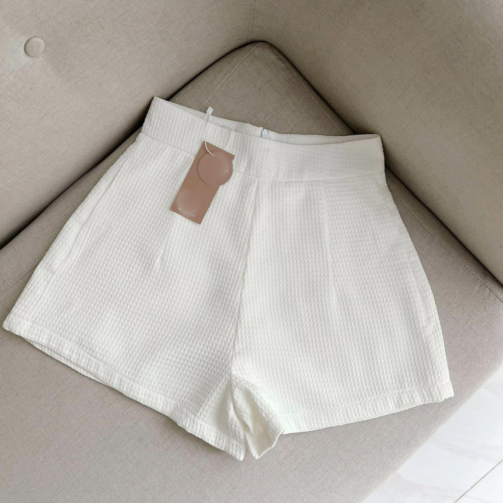 Quần Shorts Vải Tổ Ong Xốp Khóa Sau M304