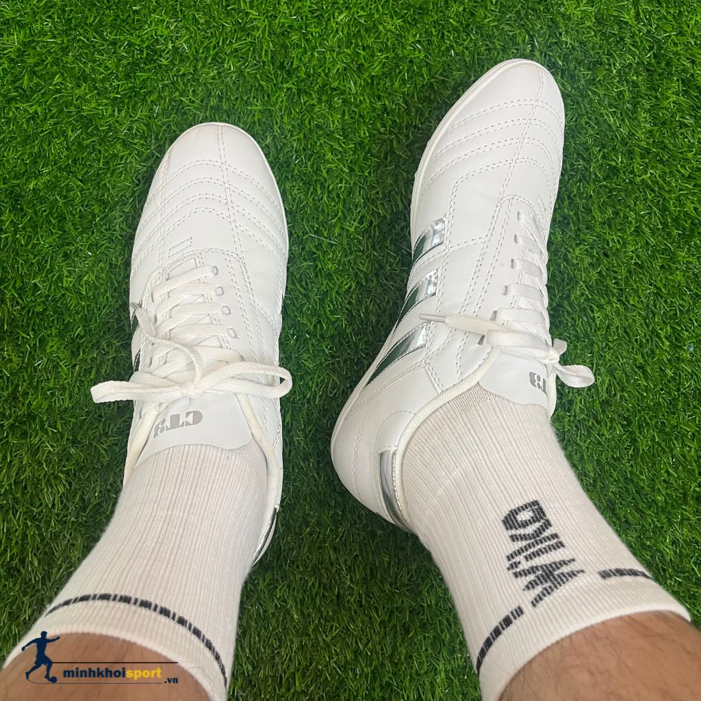 Giày Đá Bóng CT3 đã khâu đế full 100%, Giày 3 Sọc Ct3 Cam kết chính hãng chuẩn Cường Trắng