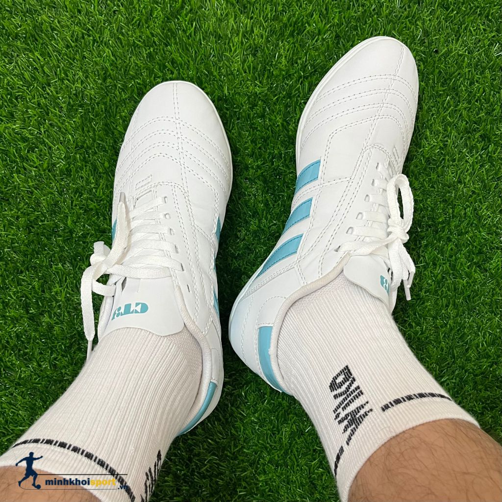Giày Đá Bóng CT3 đã khâu đế full 100%, Giày 3 Sọc Ct3 Cam kết chính hãng chuẩn Cường Trắng