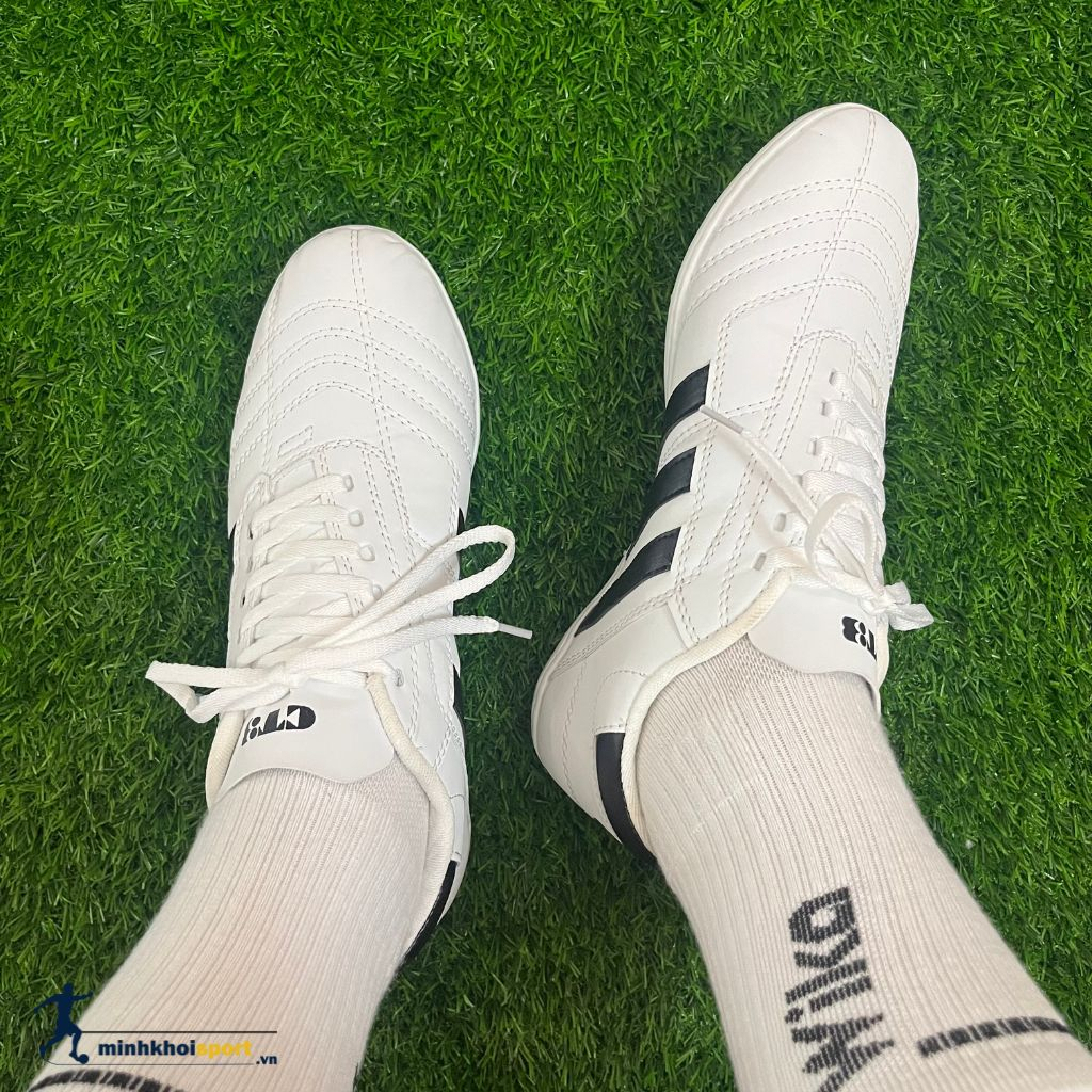 Giày Đá Bóng CT3 đã khâu đế full 100%, Giày 3 Sọc Ct3 Cam kết chính hãng chuẩn Cường Trắng