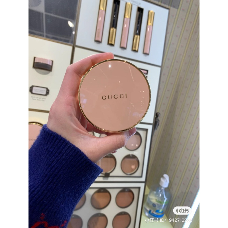 Phấn nén Gucci de Beaute Poudree tạo lớp finish khô ráo, lì, kháng nước lâu trôi