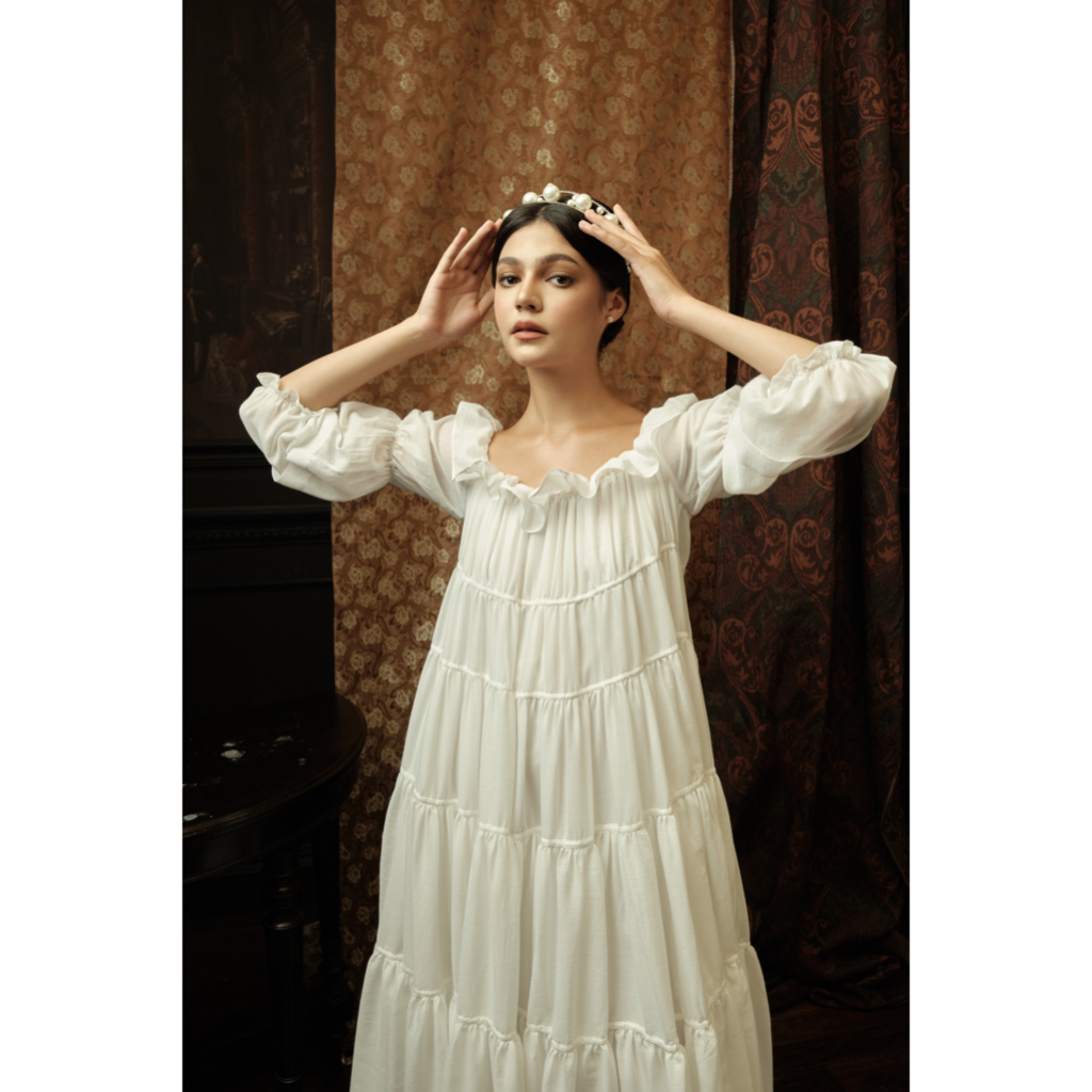 Đầm Maxi trễ vai dáng xoè tay phồng The Country Collin Maxi Dress vải linen tơ trắng