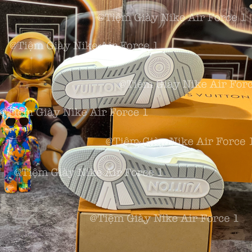 Giày Thể Thao LV 54 Trainer Da Thật Trắng Xám Họa Tiết Phản Quang Sianature White Đế Vàng Nâu