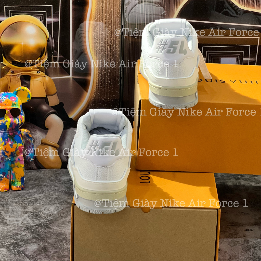Giày Thể Thao LV 54 Trainer Da Thật Trắng Xám Họa Tiết Phản Quang Sianature White Đế Vàng Nâu