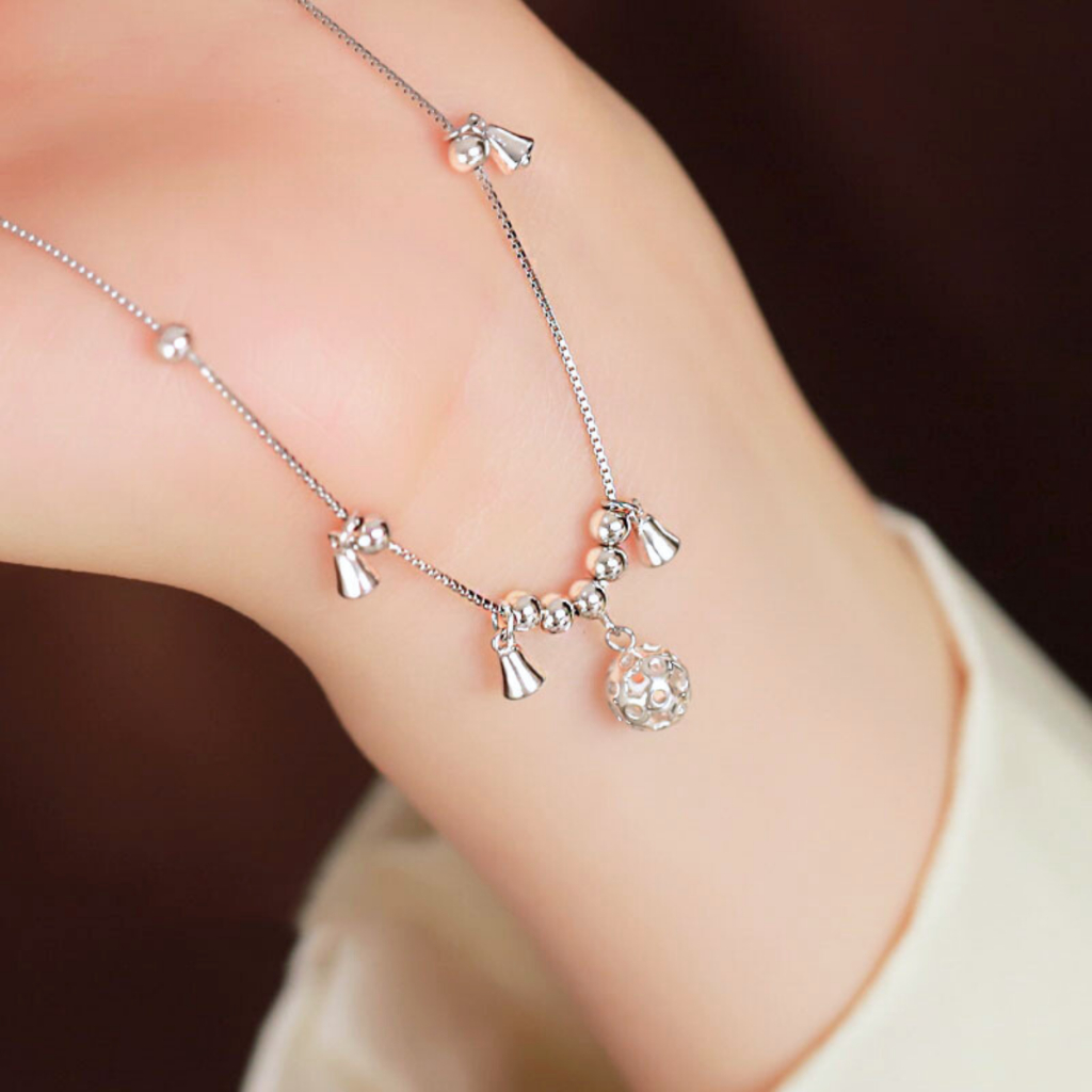Lắc Tay Nữ Sợi Mảnh Gắn Chuông Điểm Bi Bạc Xinh Xắn