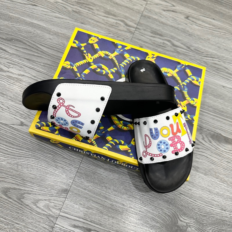 Dép lê nam quai ngang LBT da PU in chữ 7 màu phối tag đinh đen viền quai siêu rẻ đẹp mẫu hot 2023