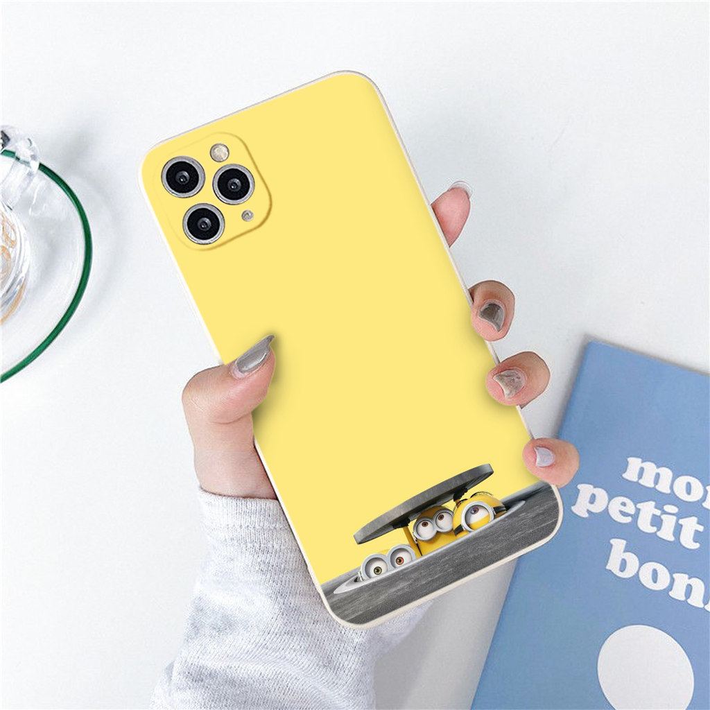 Ốp điện thoại iphone Mi.nion mở nắng cống nền vàng BVC 7plus/8plus/x/xs/xsm/11pro max 12 13 14 plus eh47