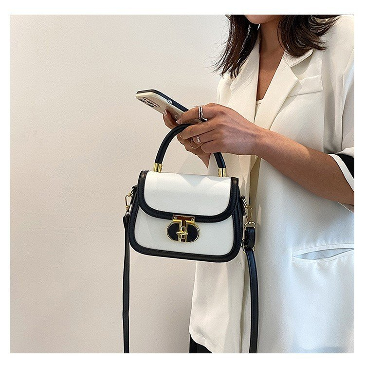 QUÀ TẶNG DÀNH CHO Túi xách nữ đeo chéo da bóng khóa chữ T 597