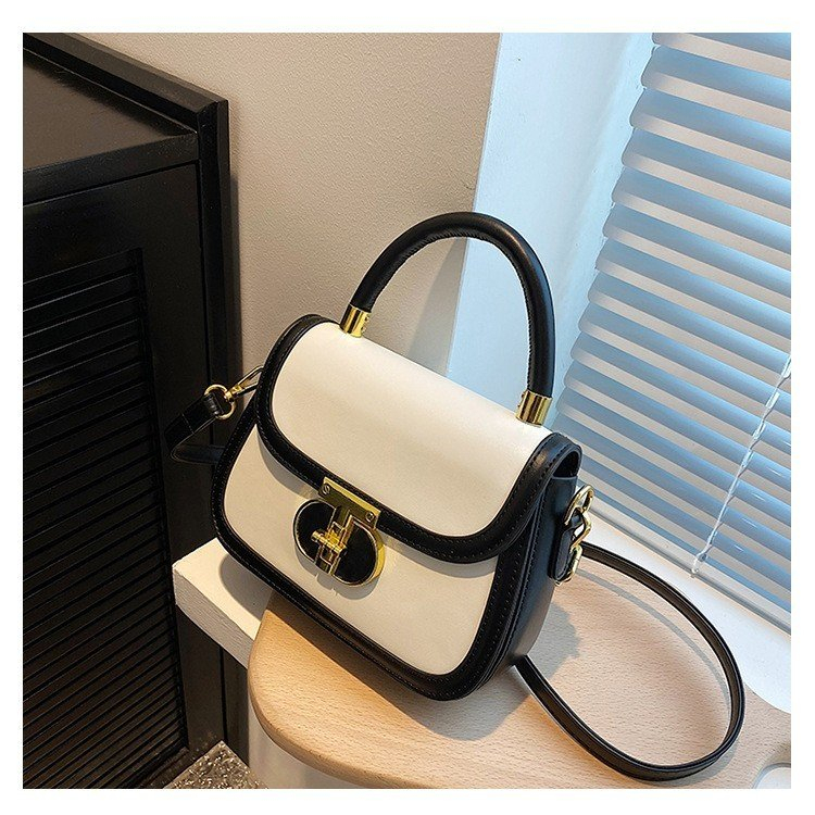 QUÀ TẶNG DÀNH CHO Túi xách nữ đeo chéo da bóng khóa chữ T 597