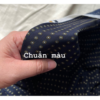 Vải lụa xanh đen hoạ tiết bi - khổ 1,43m