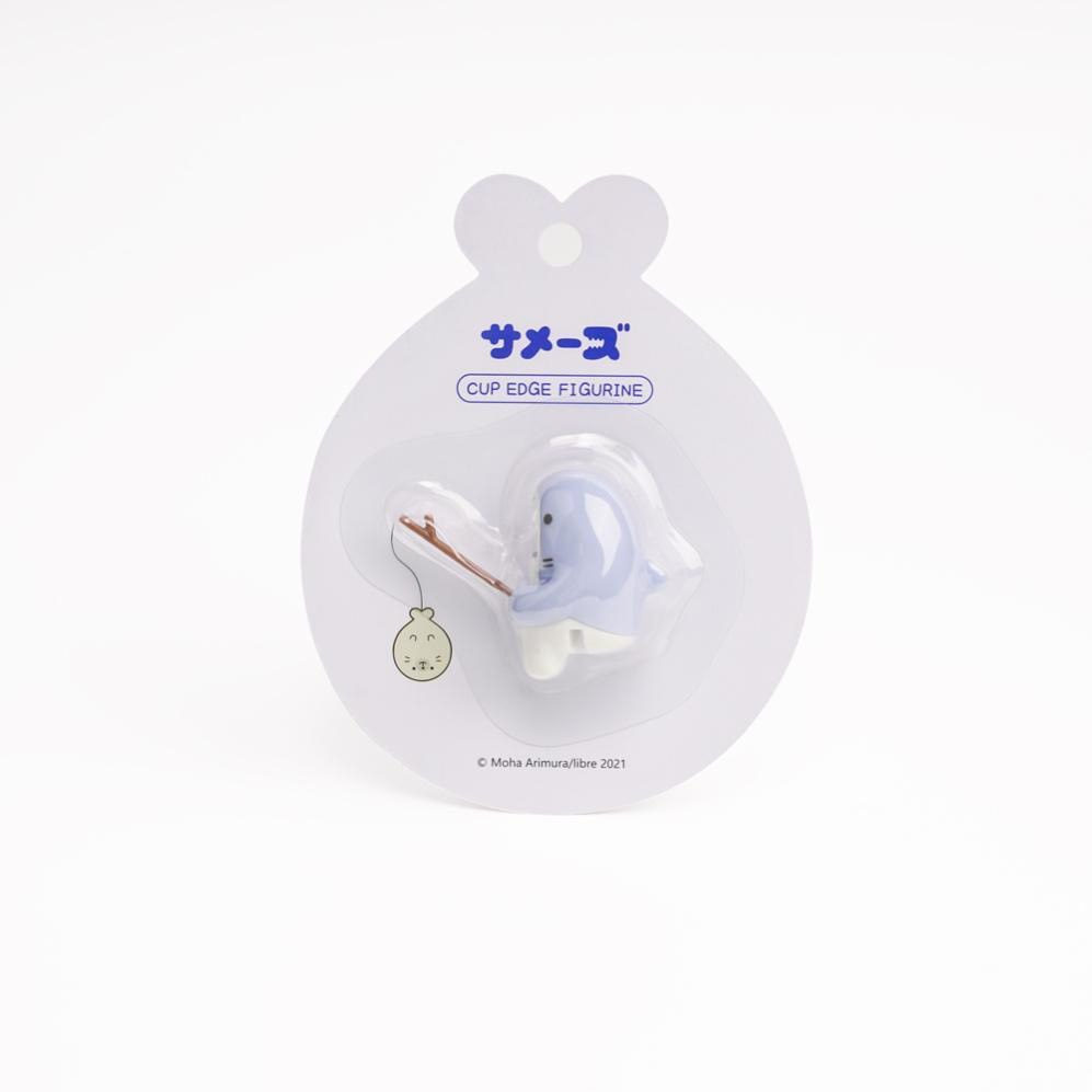 Bé cá mập giữ túi trà siêu cute