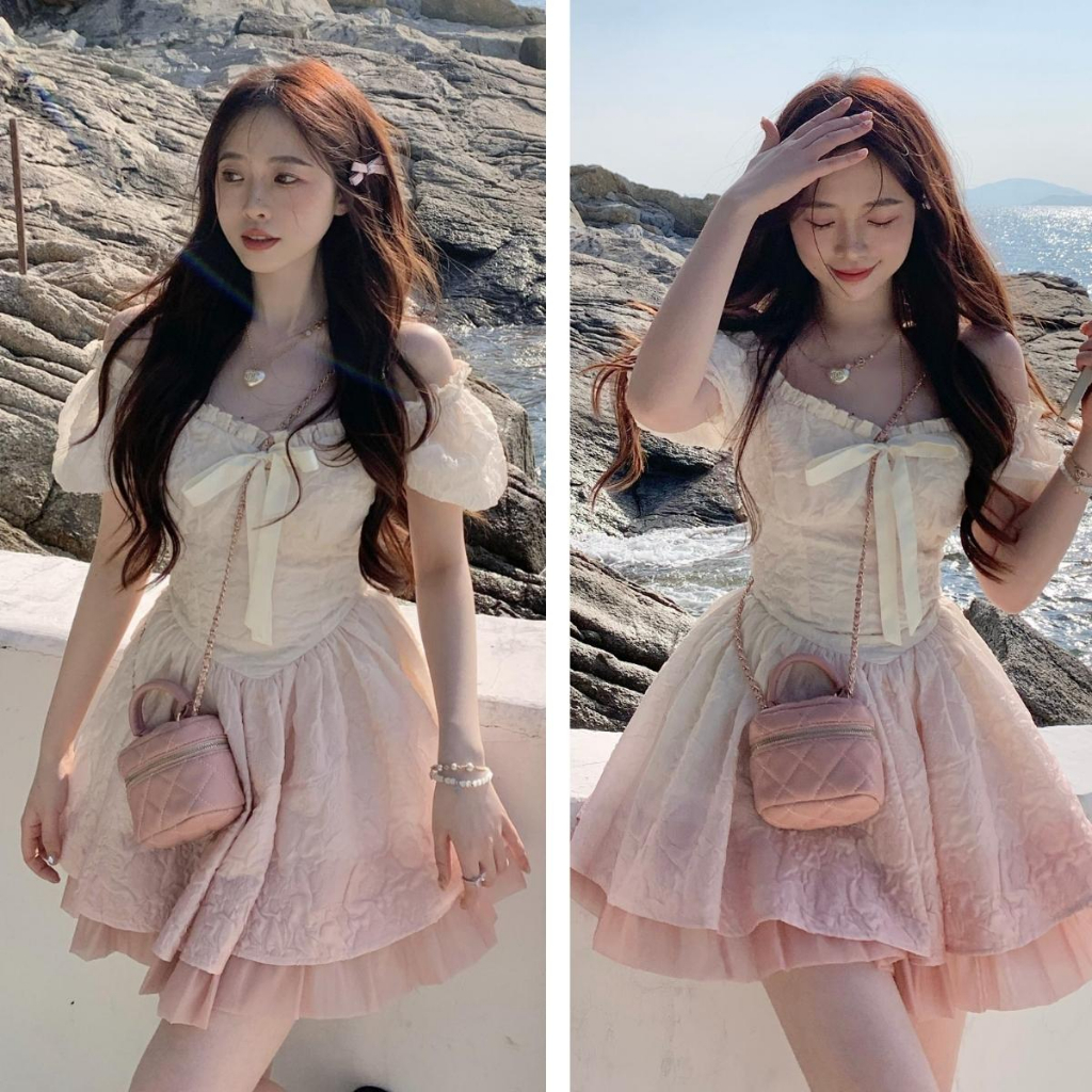 Đầm loang màu kem hồng tay phồng có bo chun gấm xốp dài trên gối phối nơ đính ngọc hàng may 2 lớp