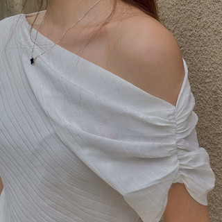 Áo lệch vai Carolyn KIKI